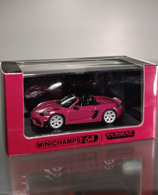 Tarmac Works X Minichamps Porsche 718 Spyder RS Ruby Star Neo