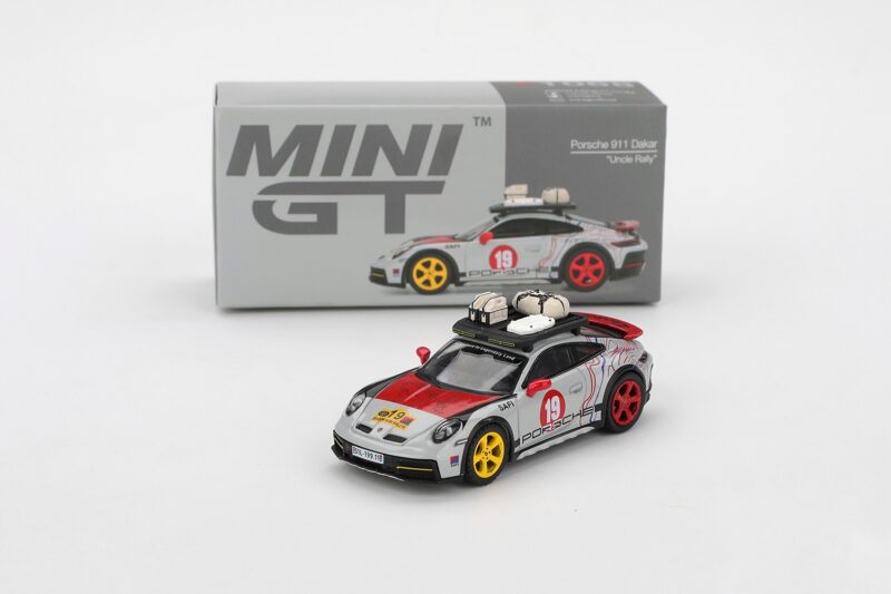 Mini GT Porsche 911 Dakar "Uncle Rally"