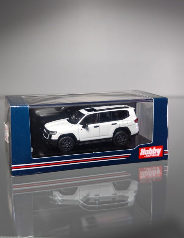 HOBBY JAPAN Toyota LAND CRUISER GR SPORT(kiçik boya xətası)