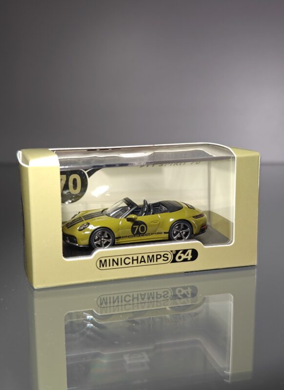 MINICHAMPS PORSCHE 911 (992.2) CARRERA GTS CABRIOLET 911 SPIRIT 70 - GREEN